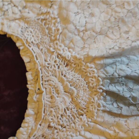 Twenty One Cream Ruffled Blouse with Cap Sleeves - Picture 12 of 16